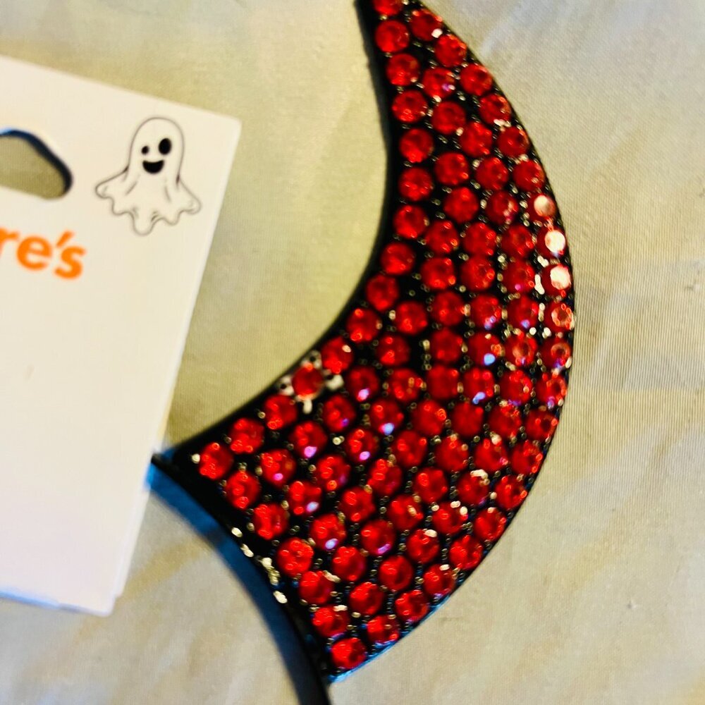 Halloween Devilishly Sexy Accessories (Horns, Nails, Necklace & Gloves) - Picture 3 of 6